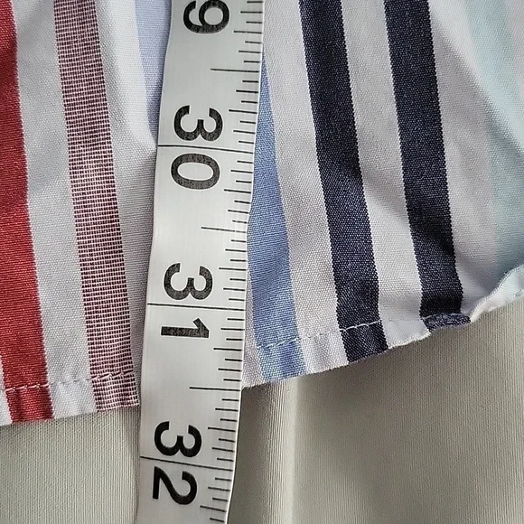 Gap Classic Pinstripe Men's Button Up Long Sleeve Shirt - Picture 13 of 13